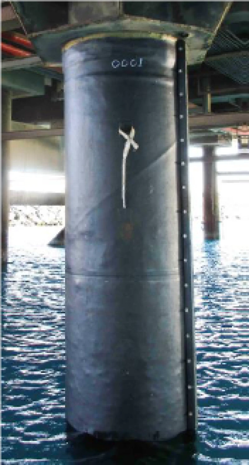 COATING UNDERWATER STRUCTURE IN SPLASH ZONE OF THE OIL RIGS